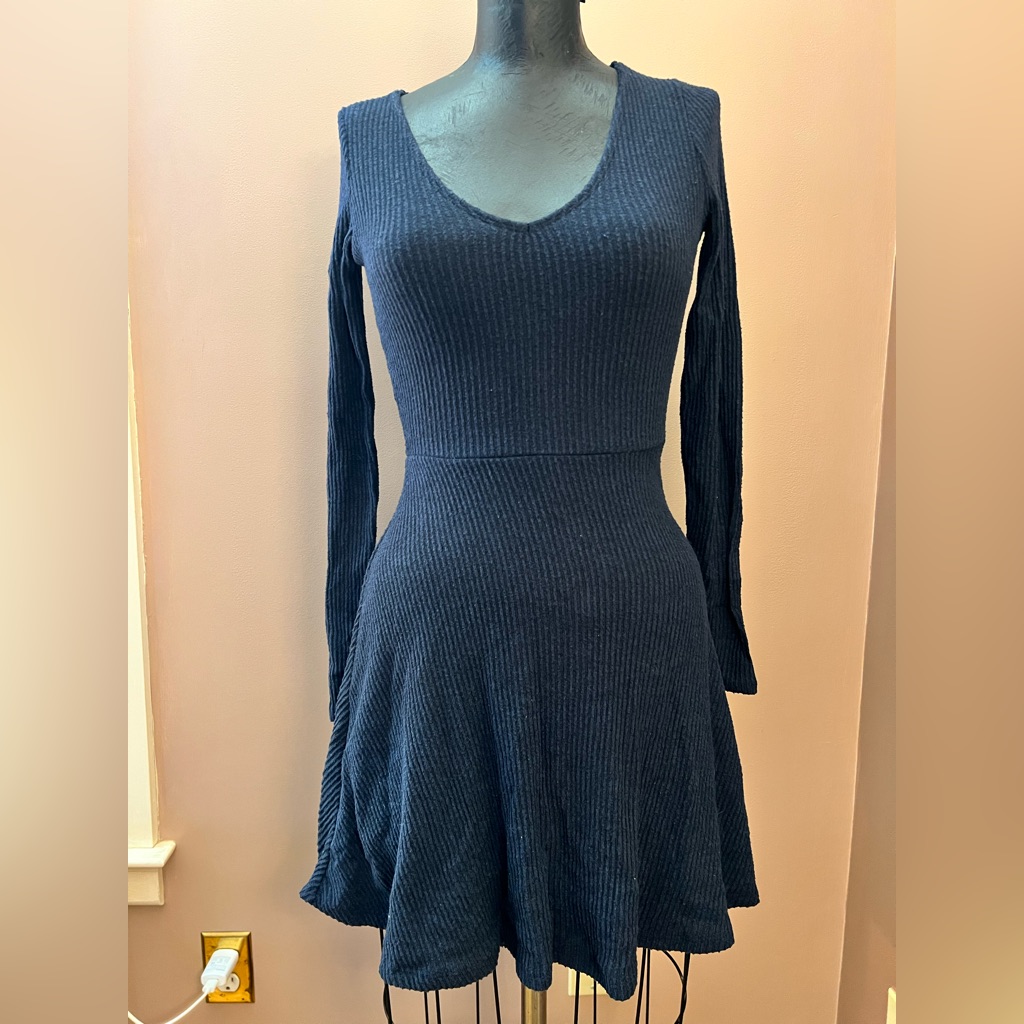 2010’s Hollister Ribbed Knit Navy Long Sleeve Skater Dress Size Xs